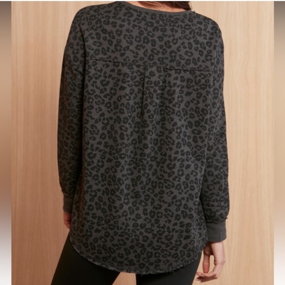 ❄️Z Supply Weekender Leo V-Neckline Animal Print Lounge Oversized Side Slit - Picture 2 of 5